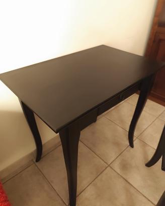 Scrivania piccola, elegante