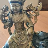 Statua Budddha con cane in metallo