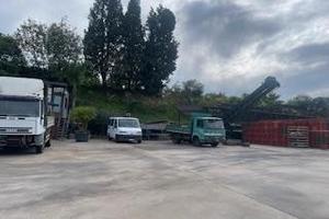 Magazzino, piazzale con uffici