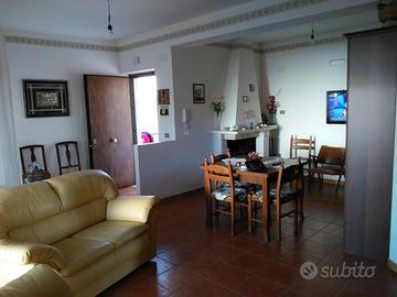 Casa Appartamento Piano Terra con Box e Giardino