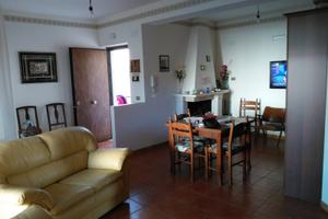 Casa Appartamento Piano Terra con Box e Giardino