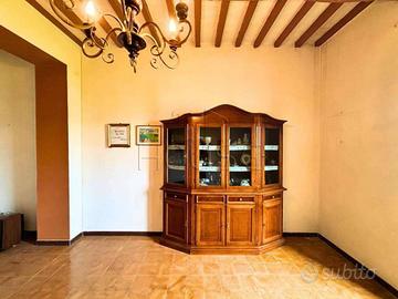 Casa indipendente di 280 m² con più di 5 locali e 
