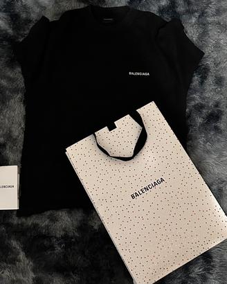 T-shirt balenciaga Taglia M Originale con Scontrin