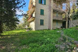 Casa indipendente di 536 m² con più di 5 locali e 