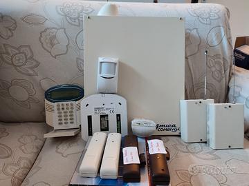 Allarme AMICA 64 LTD GSM (centrale + tastiere LCD