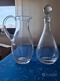 caraffa acqua e bottiglia vino