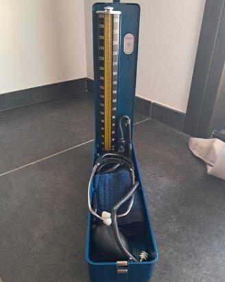 Sfigmomanometro professionale e fonendoscopio