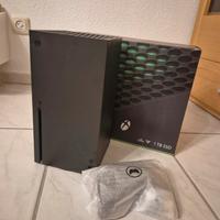 Xbox series x con giochi e accessori