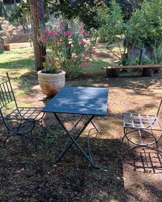 Tavolo in ferro battuto con 2 sedie