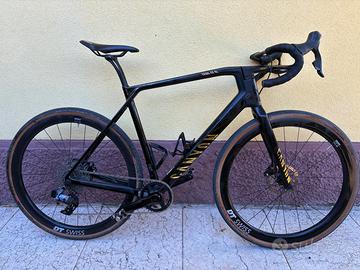 Canyon Grail CF SL7 Race Gold.