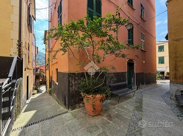 MONOLOCALE A DEIVA MARINA