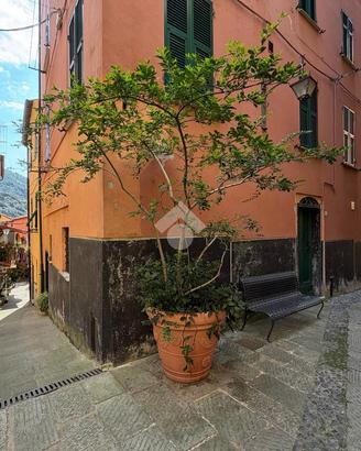 MONOLOCALE A DEIVA MARINA