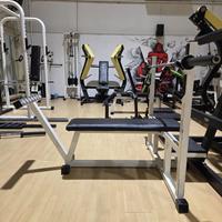 Macchinario palestra Technogym – Panca piana
