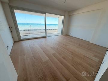 Una o due camere con posto auto solo vista mare