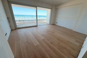 Una o due camere con posto auto solo vista mare