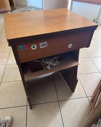 Macchina da cucire necchi con mobiletto in legno