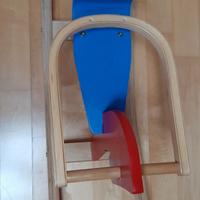 Cavalluccio a dondolo in legno.