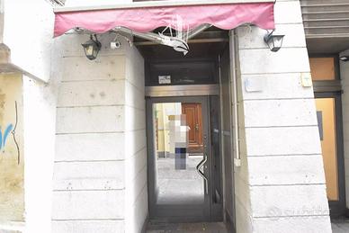 Vicolo delle Erbe: Mura locale con magazzino