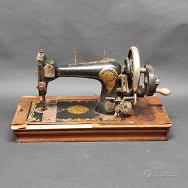 Macchina da cucire Helvetia a manovella