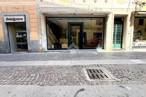 NEGOZIO A NOVI LIGURE