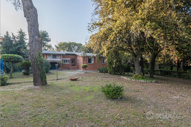 Stupenda casa singola con corte in zona esclusiva