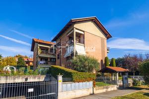 5 LOCALI con BOX AUTO DOPPIO