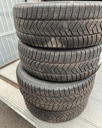 235 60 18 invernali Pirelli
