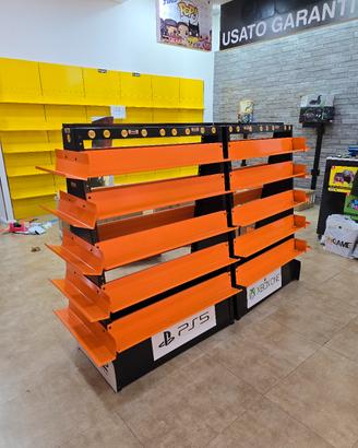 arredamento completo per negozio di videogiochi 
