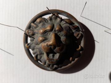 Fibbia bronzea per cintura forma a Testa di Leone