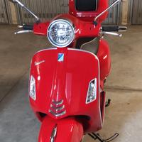 vespa GTS 300 hpe 9600 km 