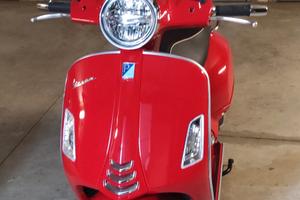vespa GTS 300 hpe 9600 km 