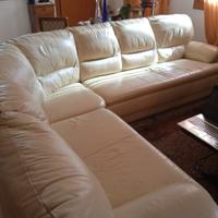 divano in pelle beige