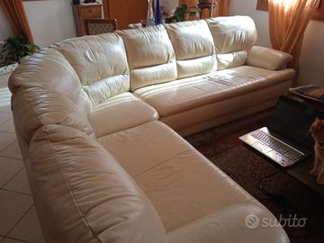 divano in pelle beige