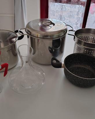 Set di pentole completo di caffettiera e tortiera