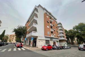 Jonio/citta' giardino - locale commerciale