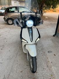 liberty 125 bianco 2017