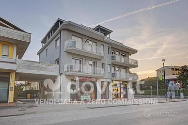 Appartamento di 90 m² con 3 locali e box auto a Mo