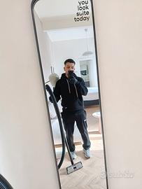 Adetto pulize , camariere , aiuto cuco