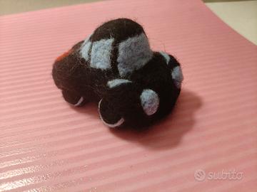 gioco in lana cardata macchinina