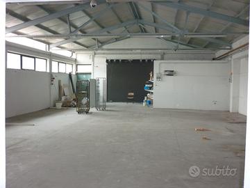 Avellino via Pianodardine Capannone di 300 mq