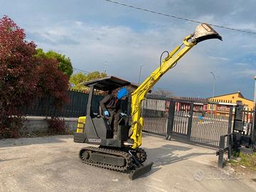 E139 Mini escavatore 17 q Yanmar B17