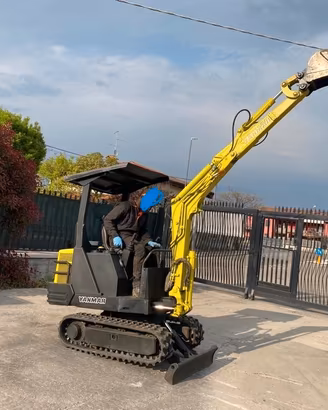 E139 Mini escavatore 17 q Yanmar B17