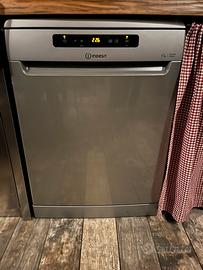 Lavastoviglie Indesit