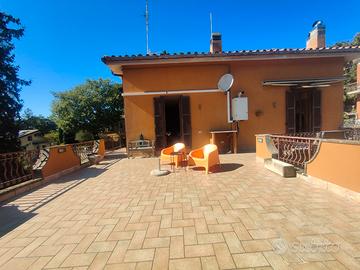 Rif.37 Ariccia Appartamento bilivello in villa box