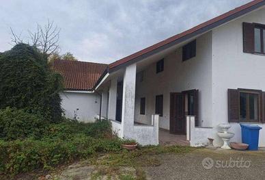 Immobile in asta di 1868 m² con più di 5 locali a 