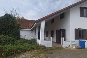 Immobile in asta di 1868 m² con più di 5 locali a 
