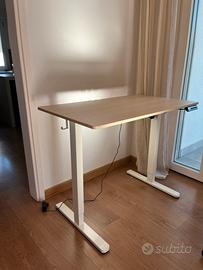 Scrivania regolabile in altezza