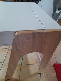 Scrivania in legno