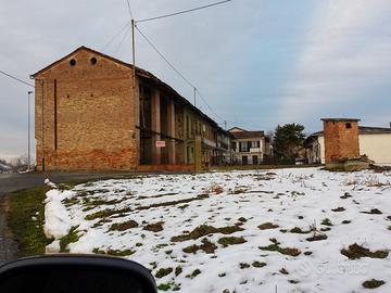 Cascina da ristrutturare 1800 mq edificabili