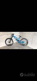 Commencal Furious FRS downhill